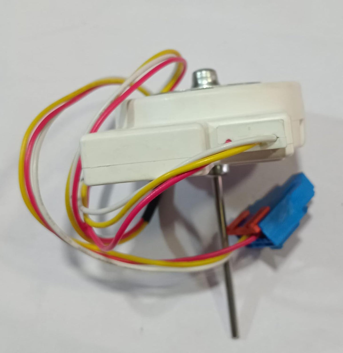 BUY SPARES DC Fan Motor compatible with Bosch, Model DL-5985ZYEB, 9V, 2500 RPM, 3W, 3 Wire BS1207